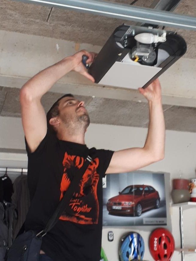 Intervention pour dépannage sur moteur porte de garage